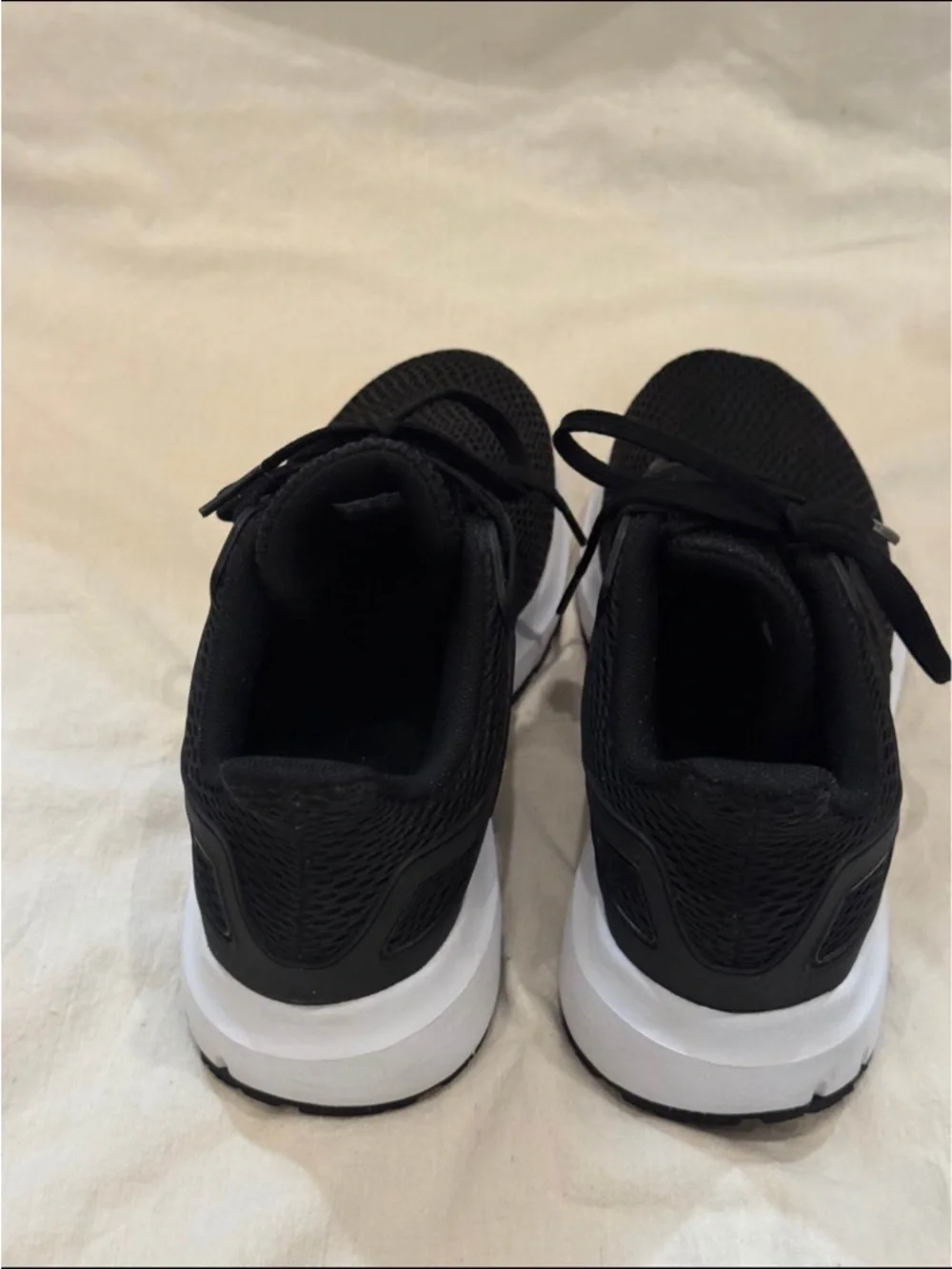 Women’s adidas Ultimashow, a lightweight running and sportswear shoe - - Picture 2 of 7